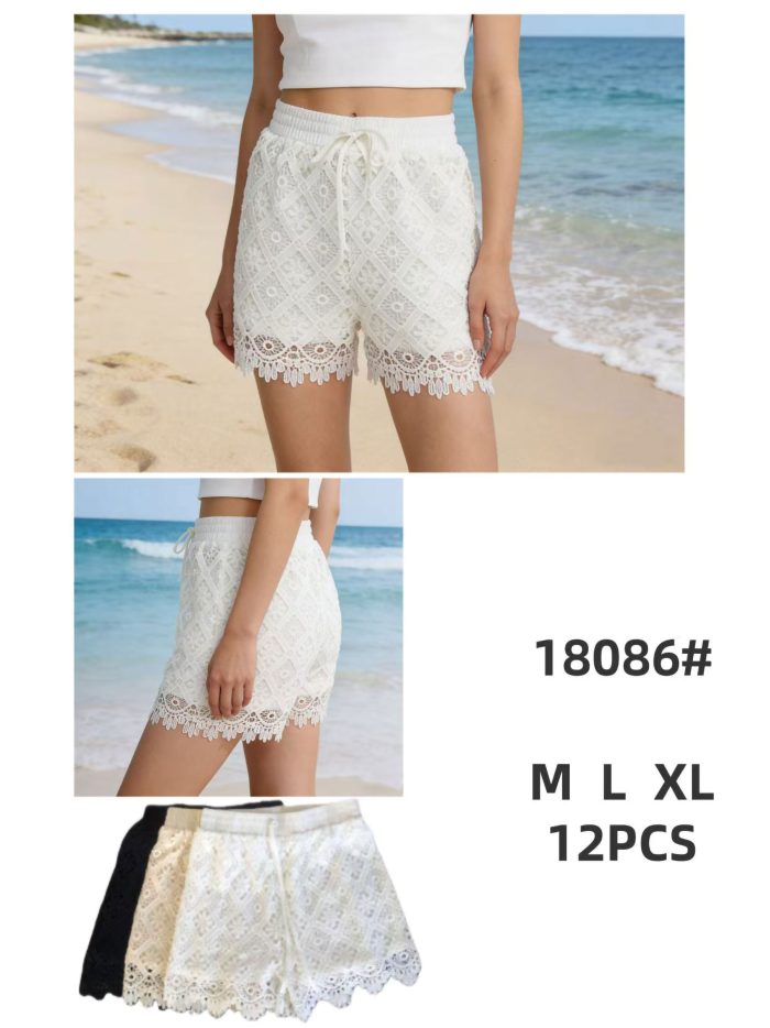 Calções de renda com forro e cordão ajustável.