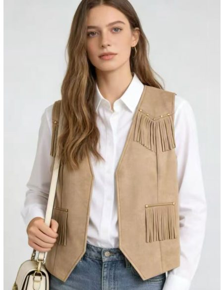 Chaleco de antelina con flecos y tachas