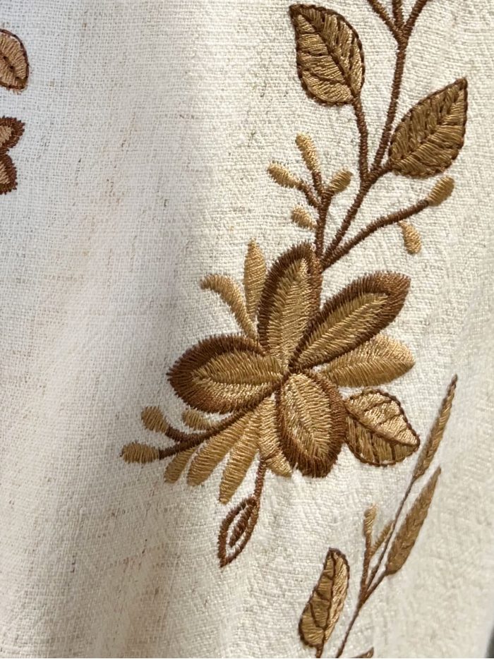 Camisa de lino bordada