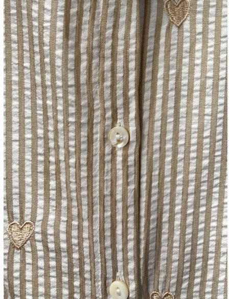 Camisa listrada sem mangas com corações bordados