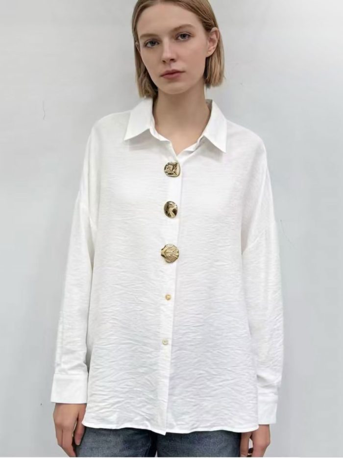Camisa fluida con botones joya