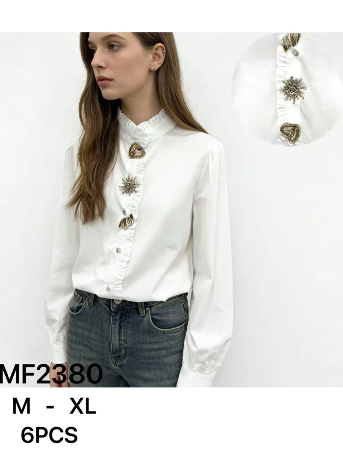 Baumwollbluse mit Rüschen und Zierknöpfen