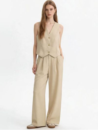 Costume sur mesure : gilet à boutons dorés et pantalon