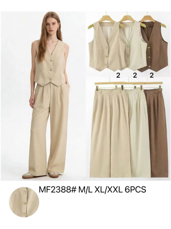 Abito su misura: gilet con bottoni dorati e pantaloni