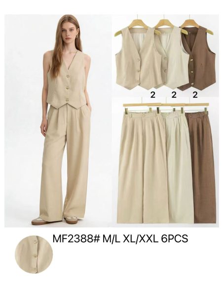 Abito su misura: gilet con bottoni dorati e pantaloni