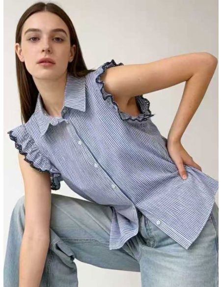 Camisa de rayas sin mangas con volantes