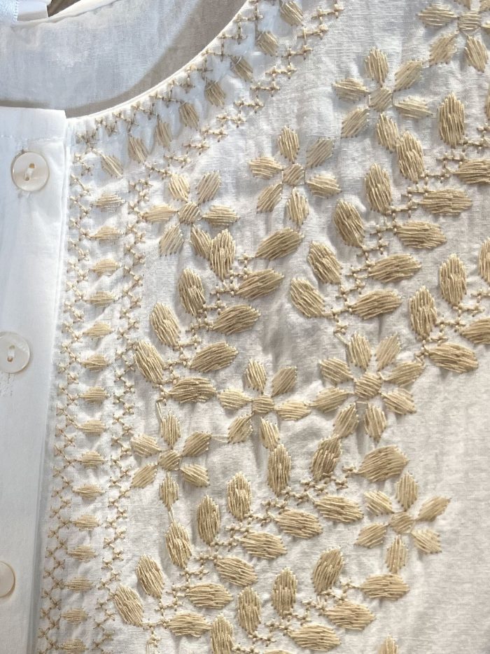 Bestickte Bluse mit Rüschen an den Schultern