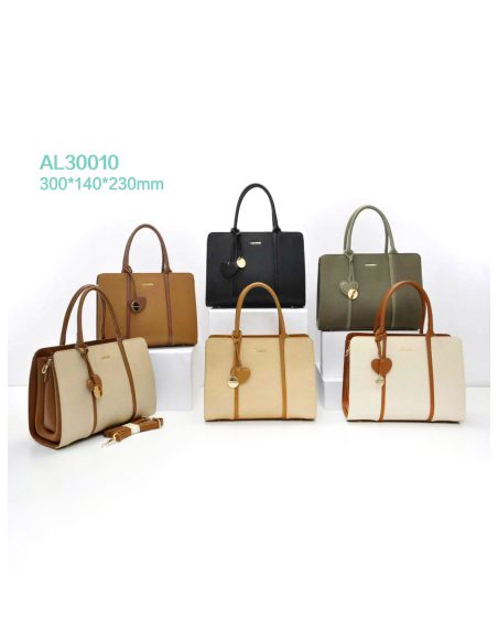 Bolso tote combinado con colgante corazón