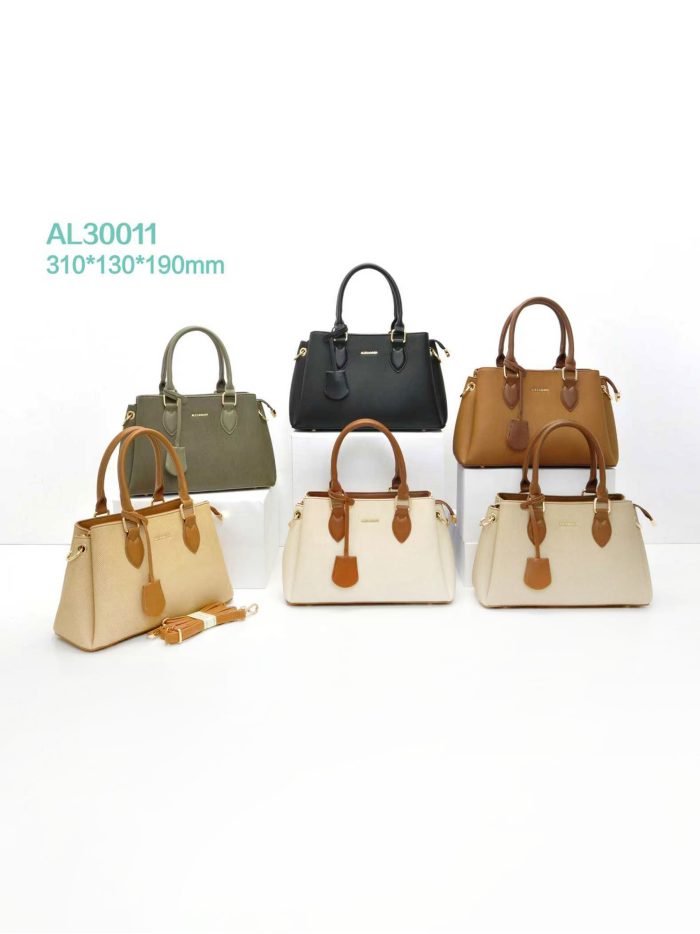 Bolso de mano combinado tipo satchel con colgante