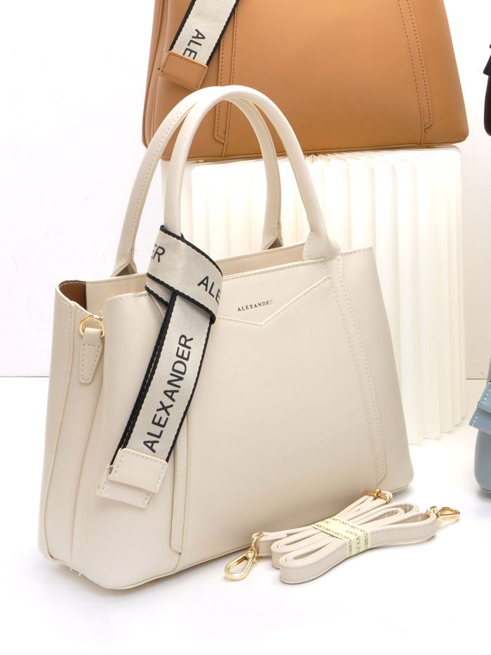 Bolso de mano con colgante logo