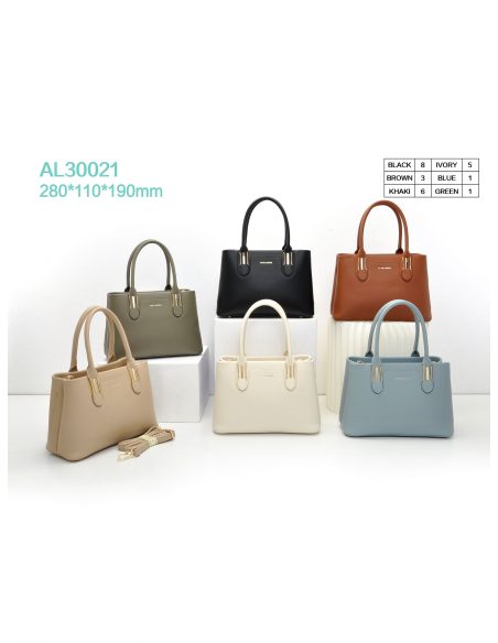 Bolso de mano con herrajes dorados