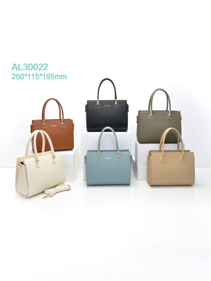 Handtasche mit Metallringen