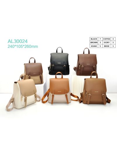 Mochila con solapa y correas decorativas 2