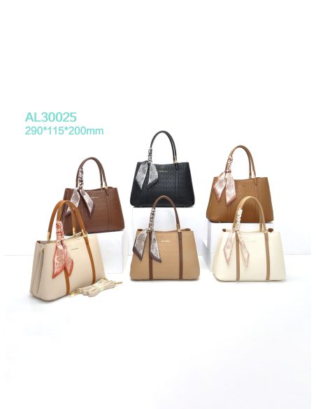 Bolso tote grabado con pañuelo decorativo