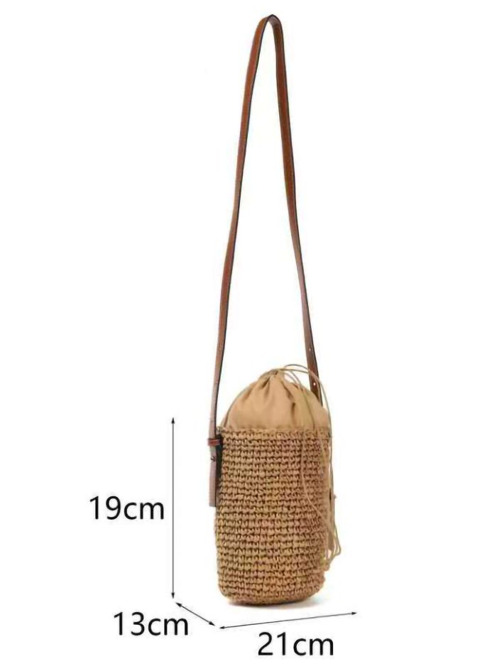 Sac bandoulière seau en raphia avec cordon de serrage