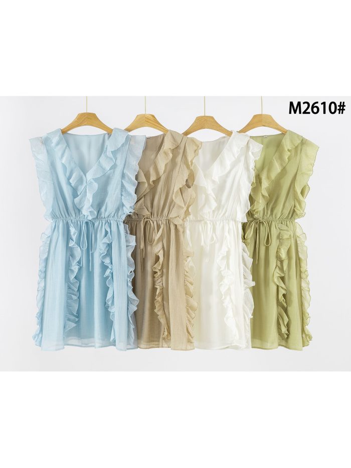 Vestido corto de gasa con volantes y cinturón