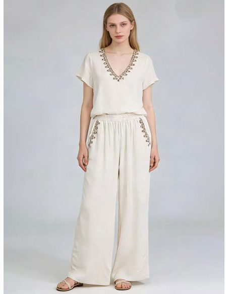 Besticktes Set in Leinenoptik: Bluse mit V-Ausschnitt und Hose