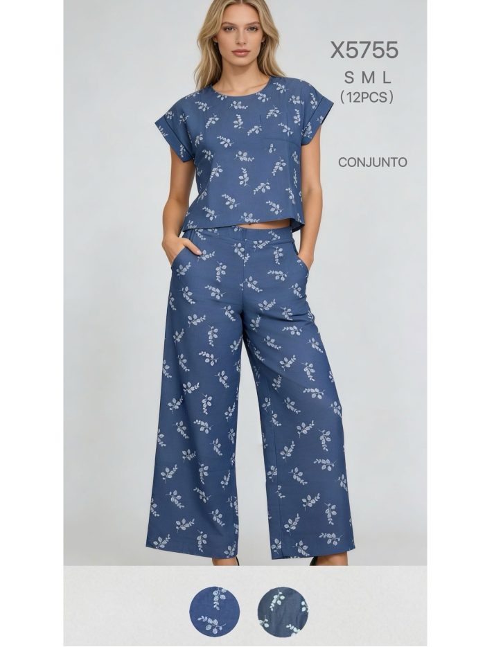 Completo con stampa a foglie: camicetta e pantaloni