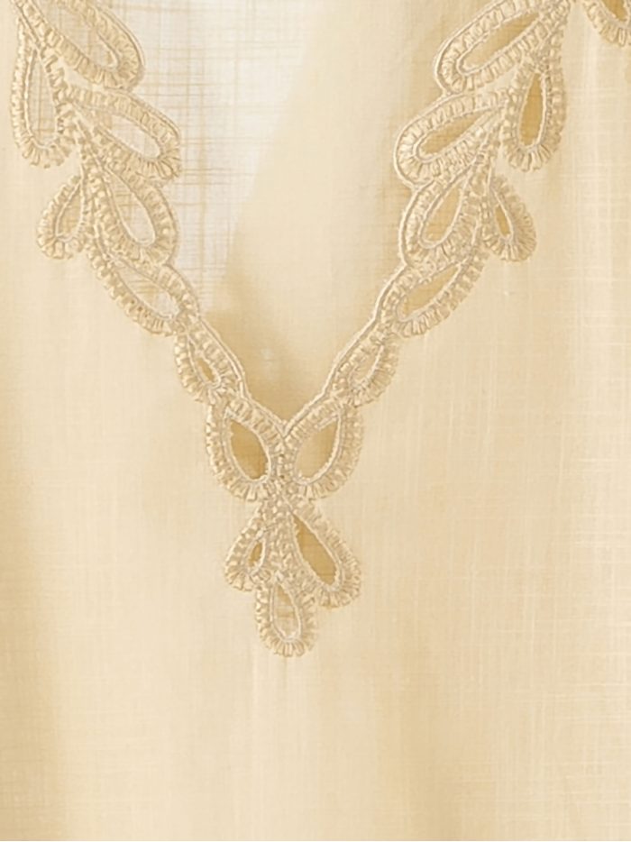 Ensemble effet lin brodé avec détails ajourés : blouse et short