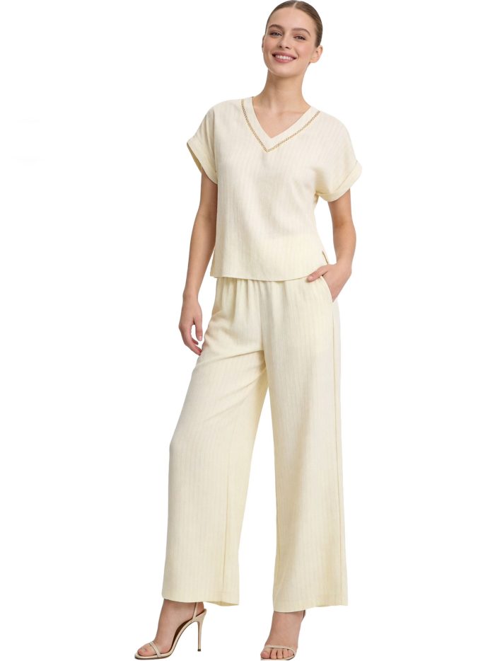 Conjunto com efeito linho: blusa com decote em V e calça