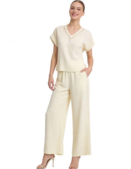 Conjunto com efeito linho: blusa com decote em V e calça