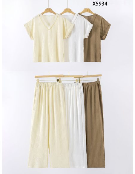 Conjunto com efeito linho: blusa com decote em V e calça