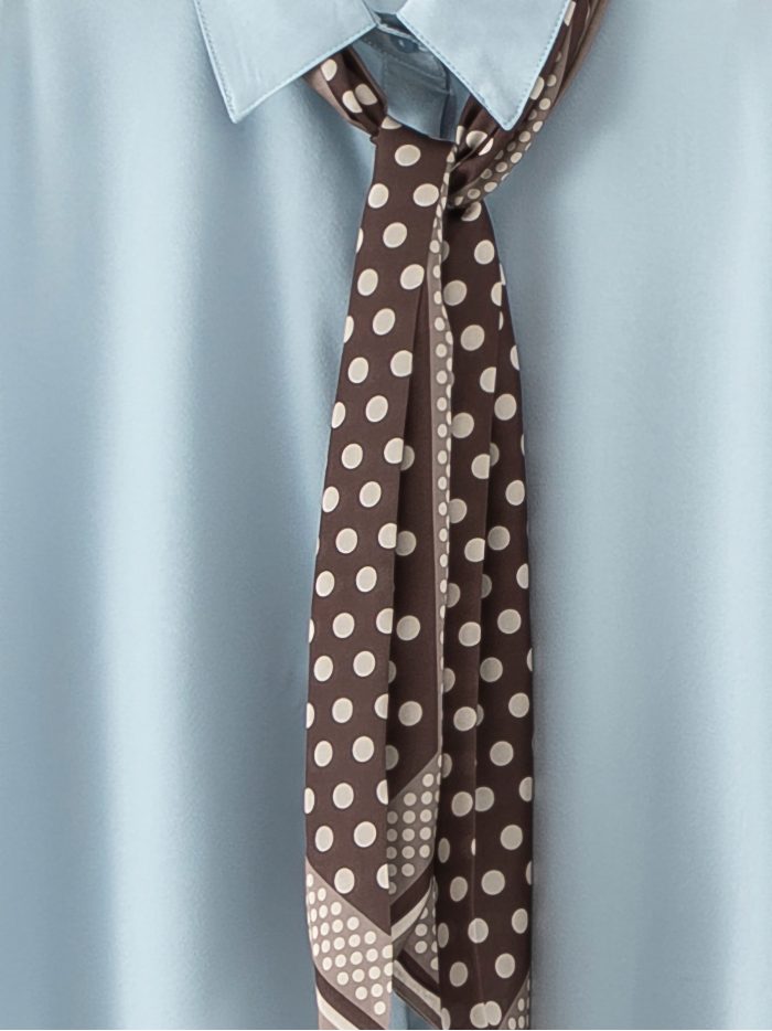 Camisa efecto seda con pañuelo