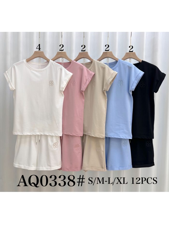 Set mit Kleeblattstickerei: T-Shirt und Shorts