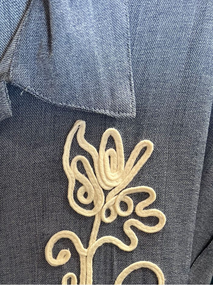 Camisa bordada efecto denim