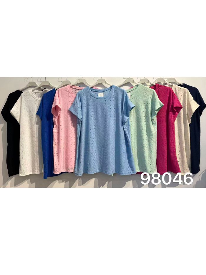 Camiseta oversized com detalhes vazados