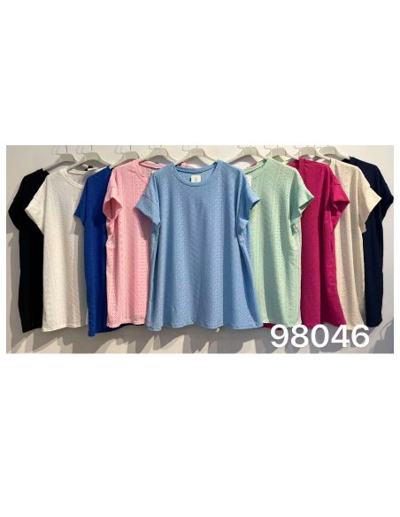 Camiseta oversized com detalhes vazados