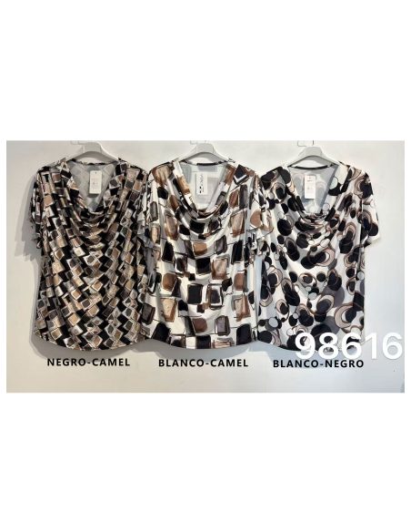 Blusa lycra con escote drapeado estampada