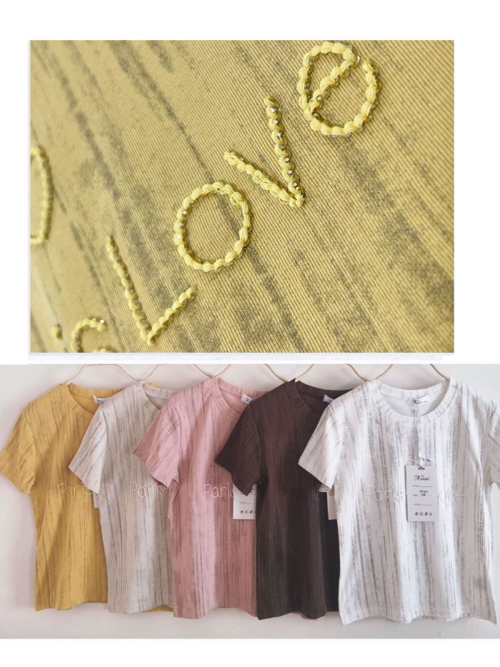 Maglietta ricamata "Paris is Love"