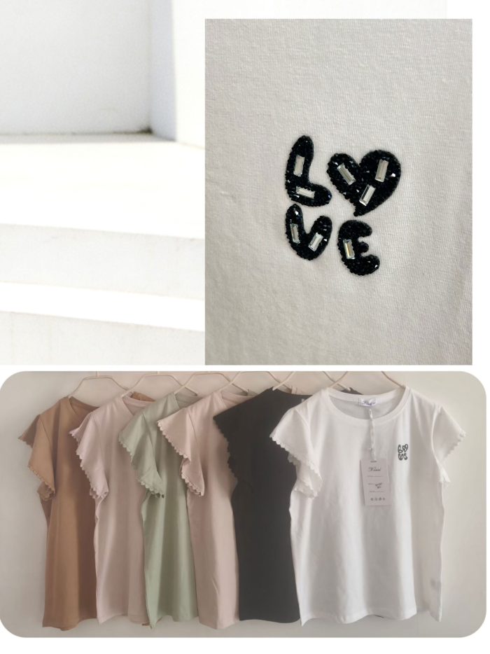 Camiseta mangas volante y bordado 'Love'