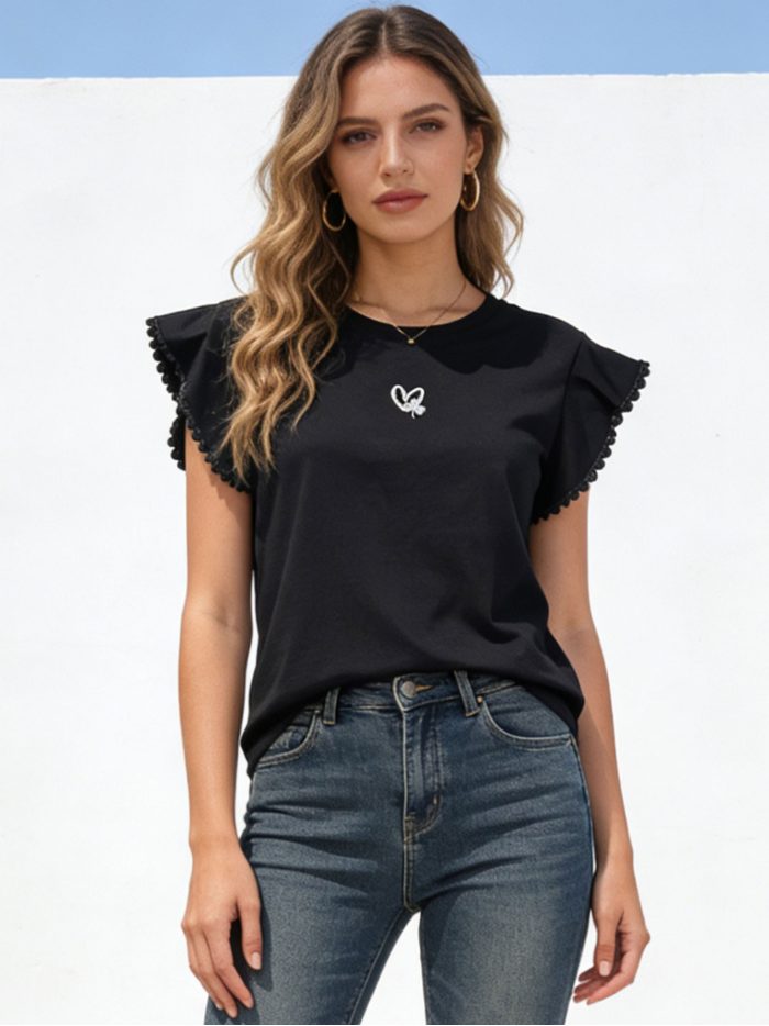 Herzförmiges T-Shirt mit Rüschenärmeln