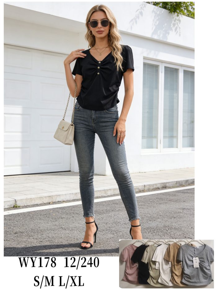 T-Shirt mit V-Ausschnitt und gerafften Knöpfen