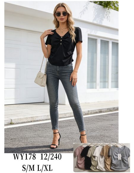 T-Shirt mit V-Ausschnitt und gerafften Knöpfen