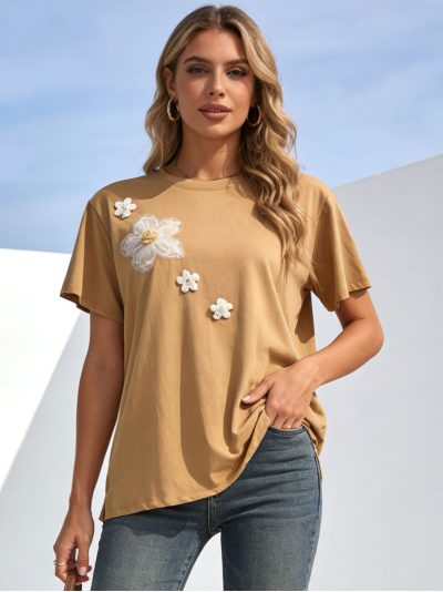 Maglietta larga con fiori applicati