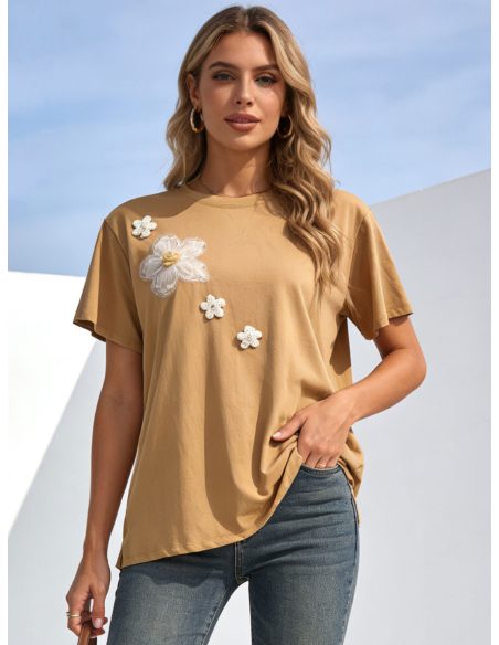 Camiseta amplia flores aplicadas