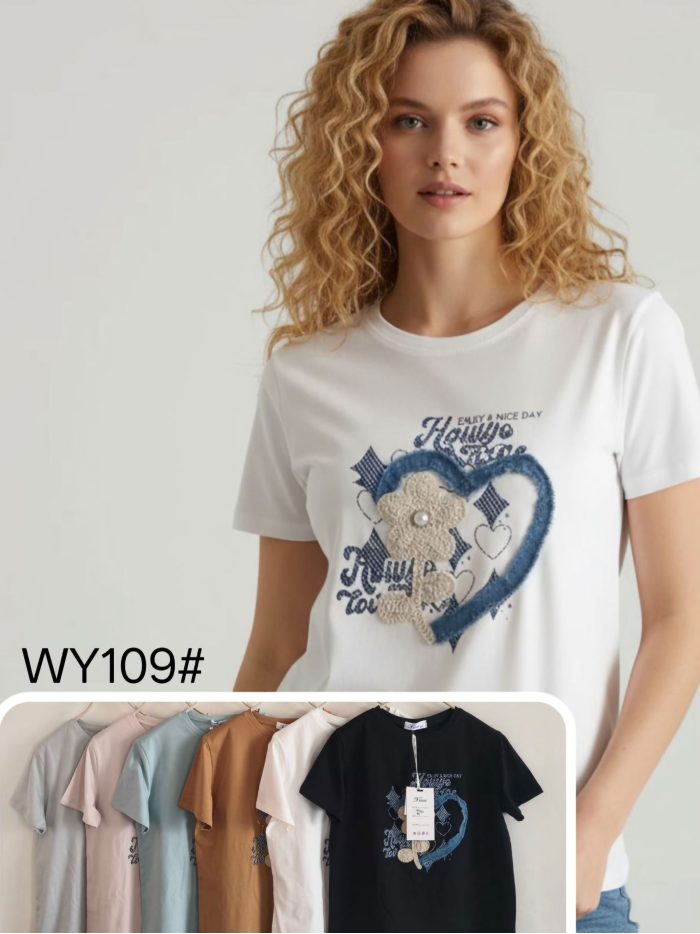 T-shirt con stampa a cuore e applicazioni