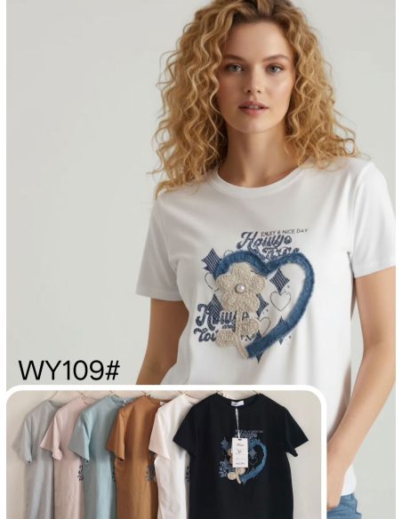 T-shirt con stampa a cuore e applicazioni