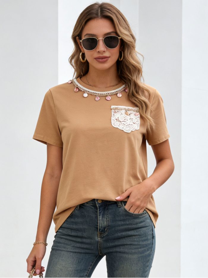 T-Shirt mit Rundhalsausschnitt und Spitzentasche