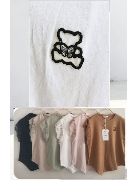 Camiseta mangas de encaje y parche osito