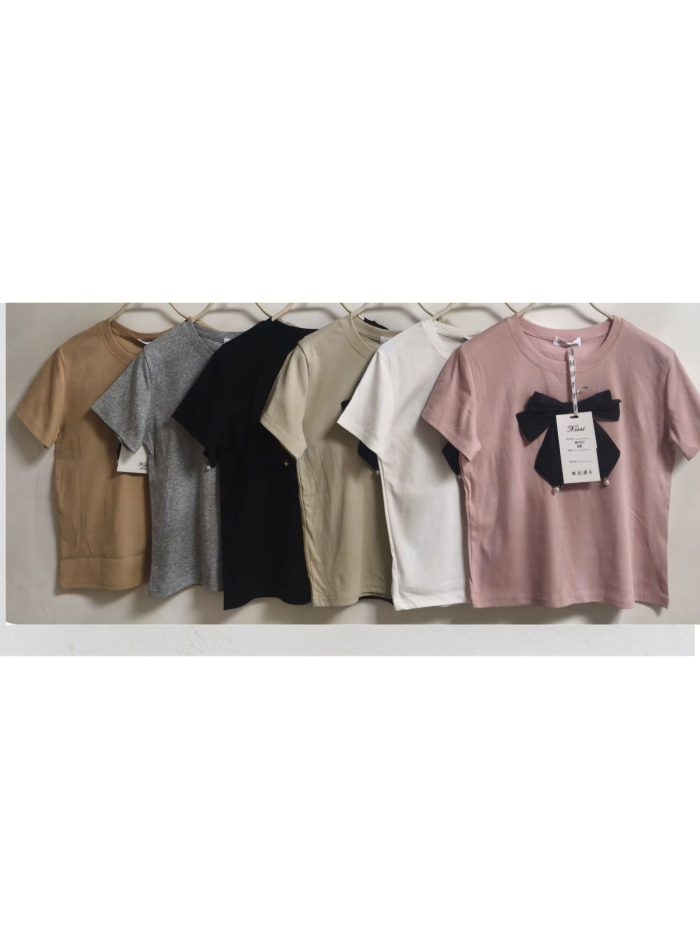 Camiseta com laço e pérolas