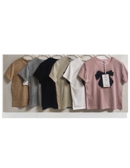 Camiseta com laço e pérolas