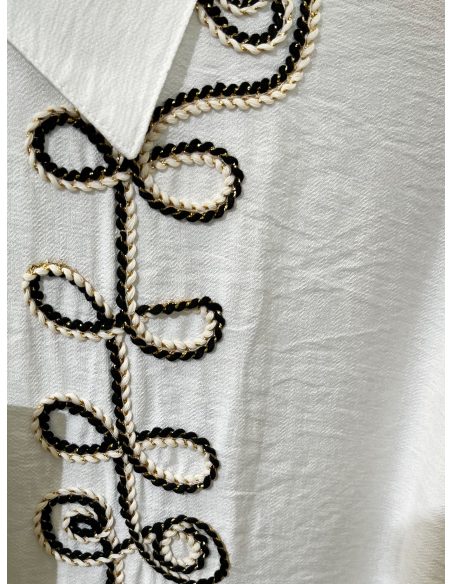 Camisa bordada de hojas