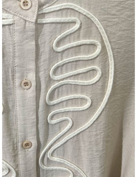 Camisa bordada ondulado