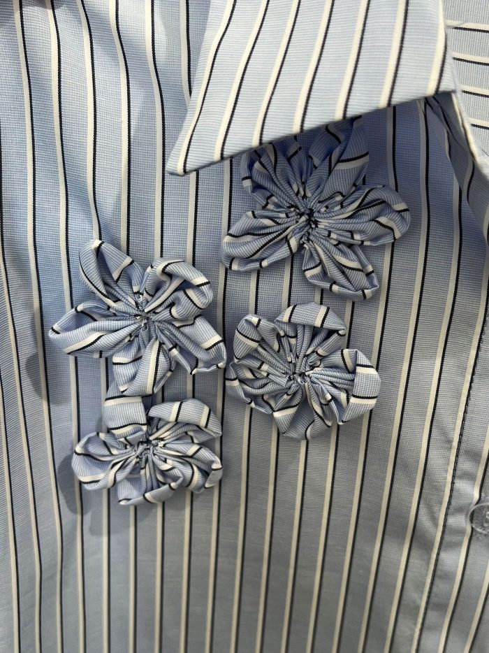 Camisa rayas con aplique floral