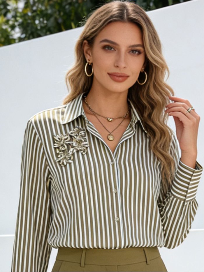 Camisa rayas con aplique floral