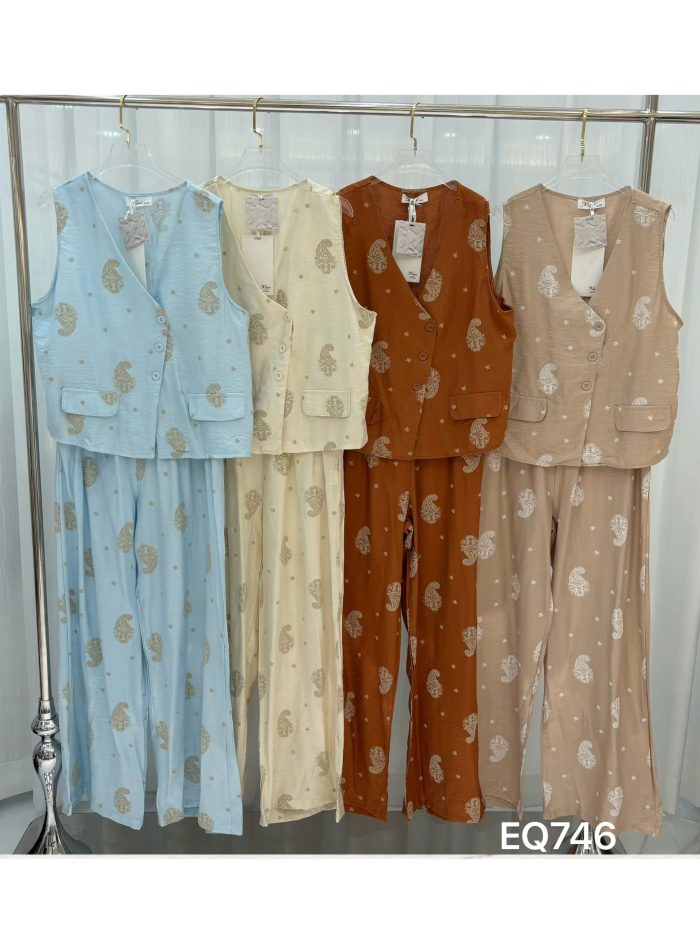 Conjunto estampado paisley: chaleco y pantalón